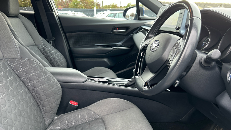 Toyota C-HR 1.8 Hybrid Design 5dr CVT Hybrid Hatchback